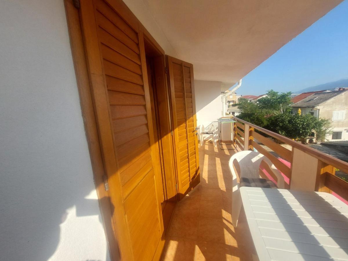 Studio-App Iva, Balcony With Sea View - 50 M From Beach Pag Town Esterno foto