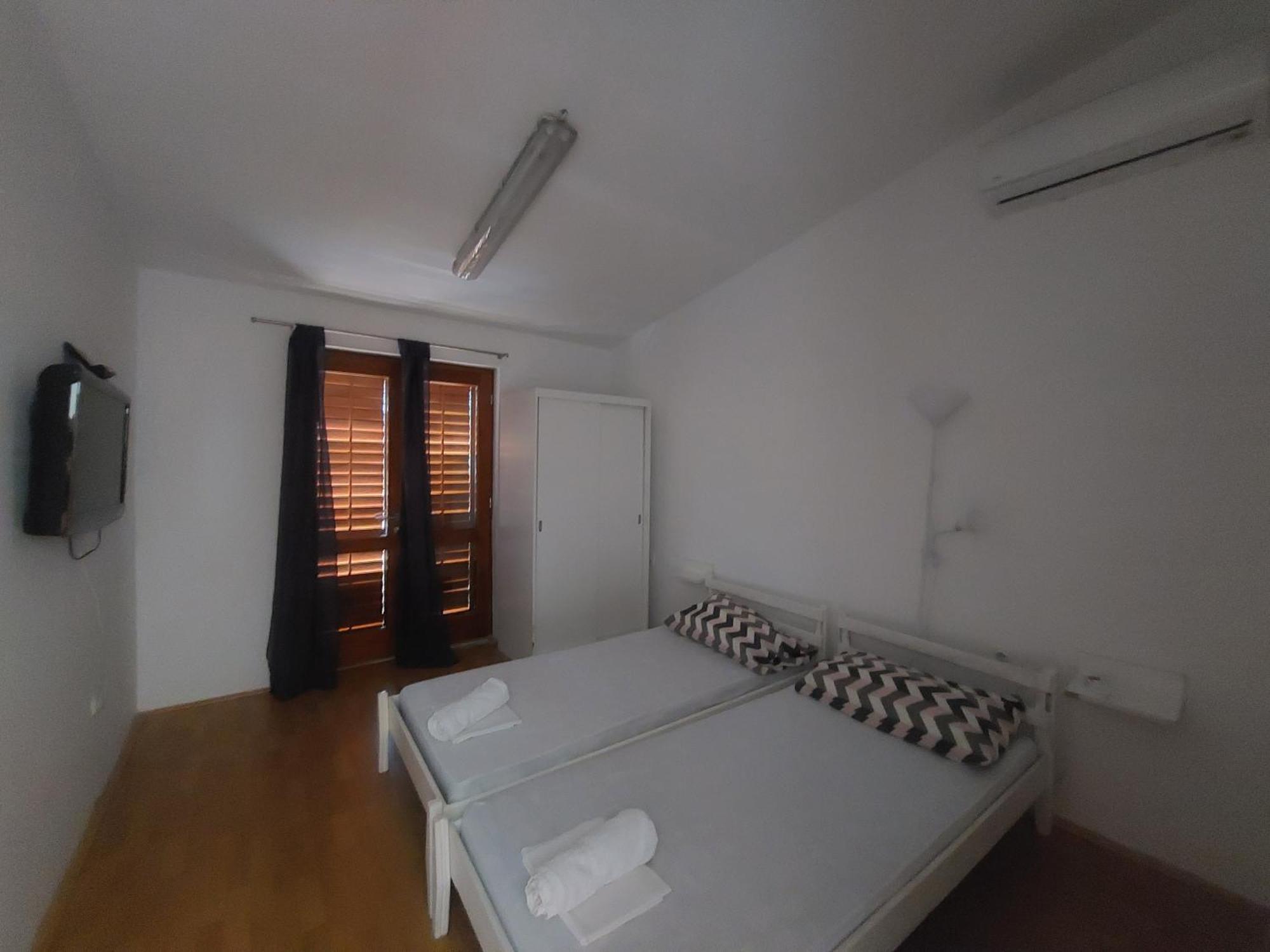 Studio-App Iva, Balcony With Sea View - 50 M From Beach Pag Town Esterno foto